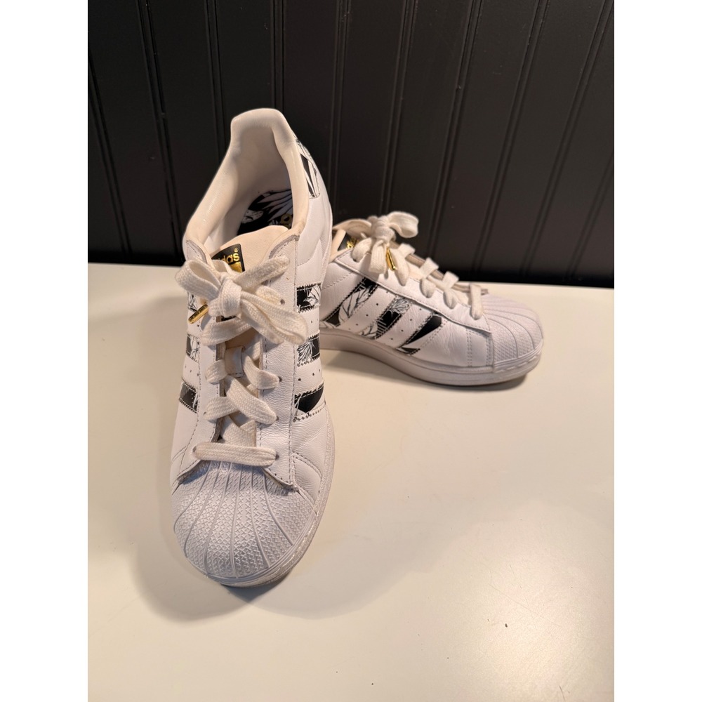 Adidas Superstar White Black Floral Graphic Leather Sneakers BB7777 Womens 7.5